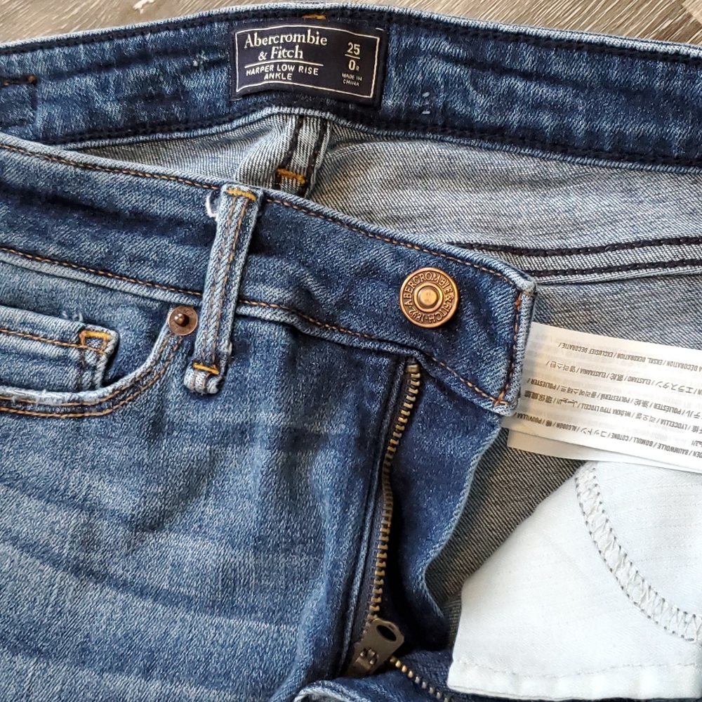 Abercrombie jeans - Picture 3 of 4